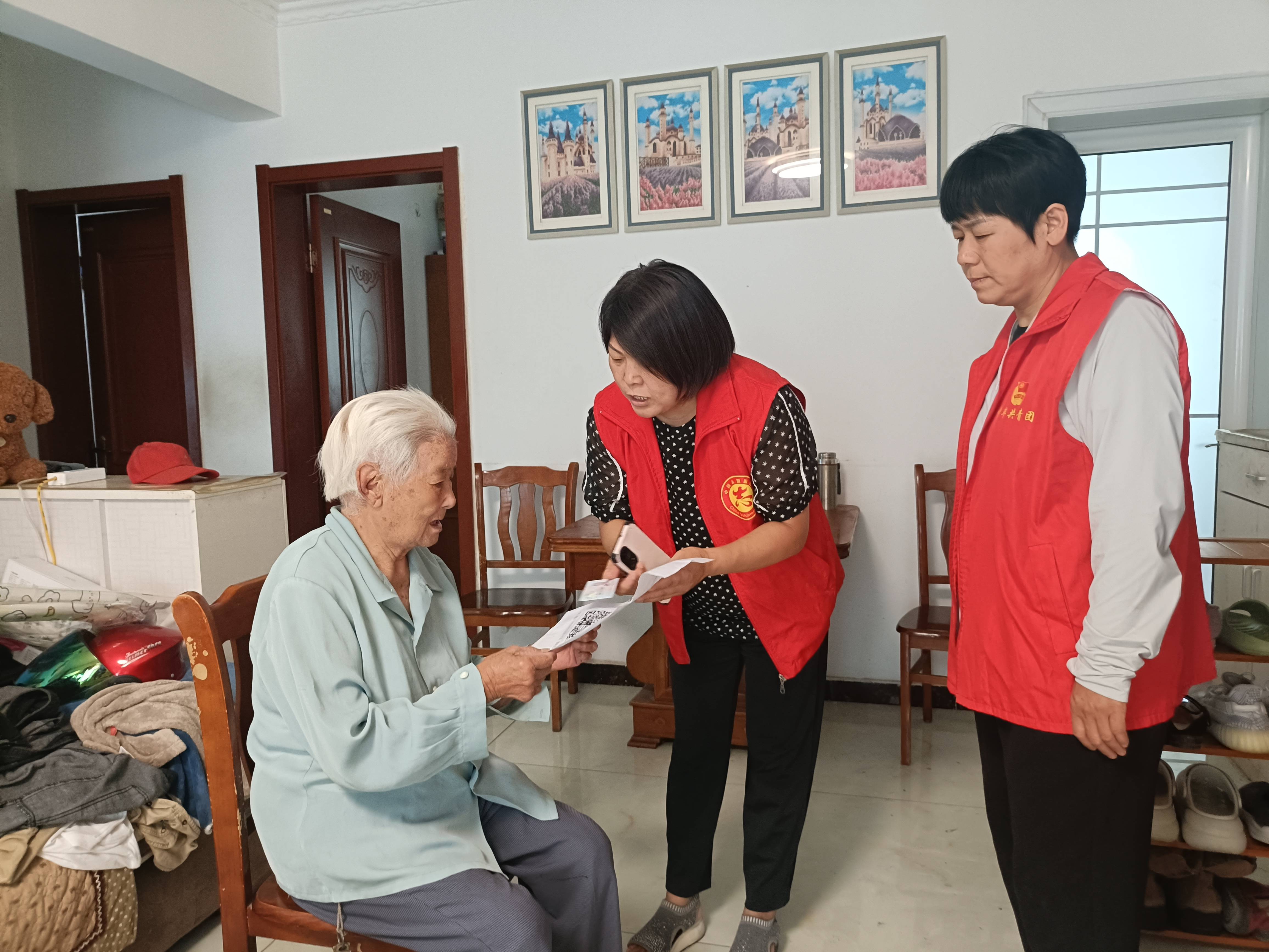 青年路街道 走访独居老人 关怀暖人心