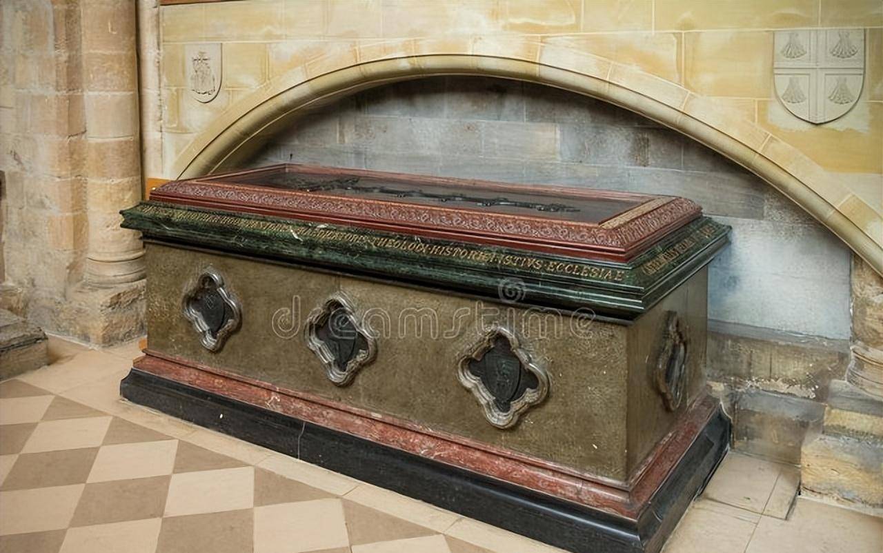 棺椁_正在进行_出土文物