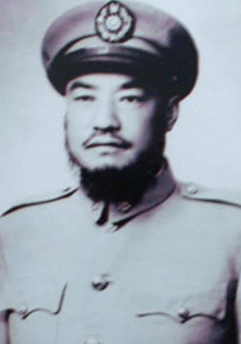 逵极其惶恐,他慌忙乘坐飞机逃到重庆,连军权都交给了自己的儿子马敦静