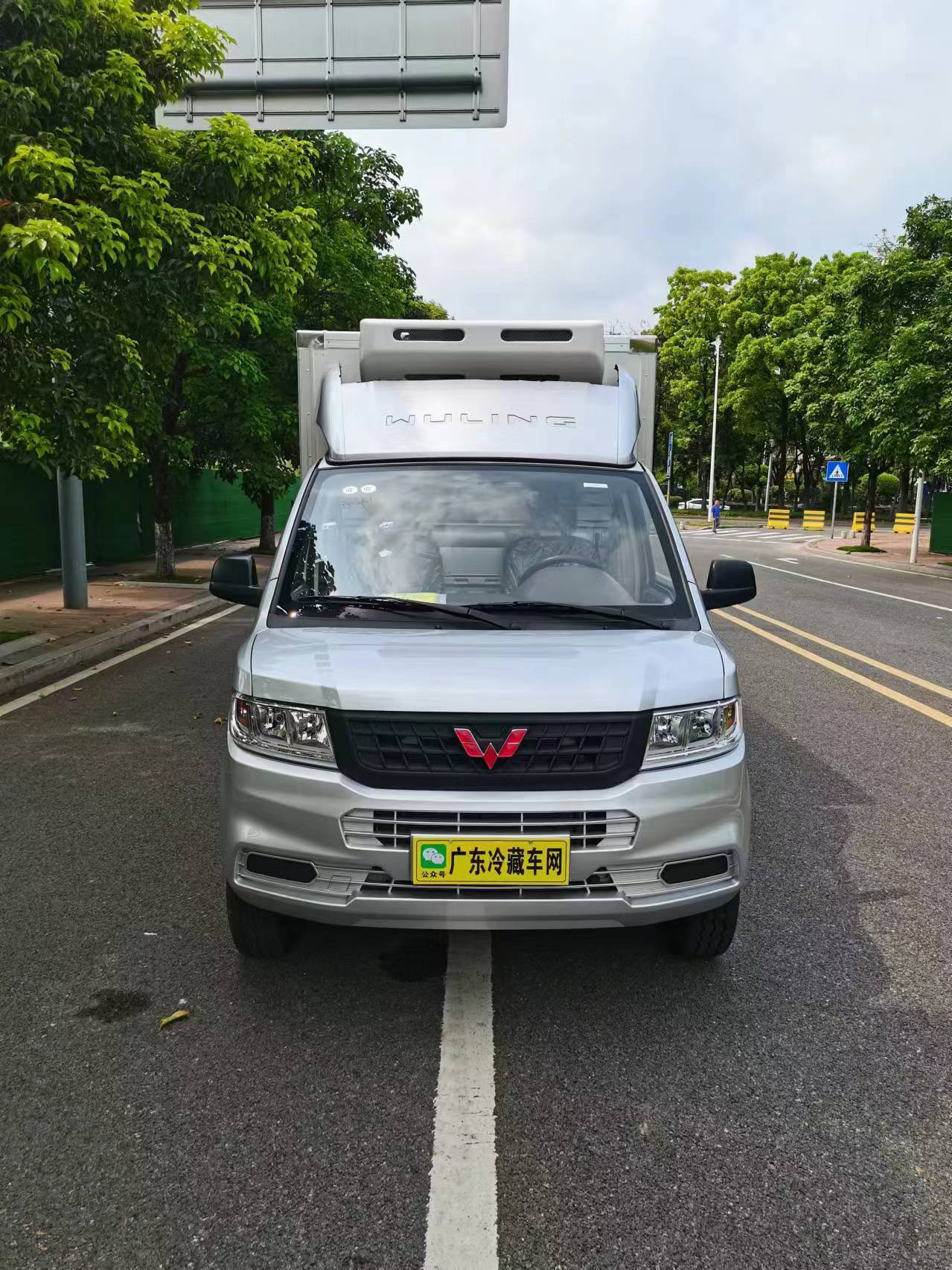 五菱冷藏车2.0排量后单胎