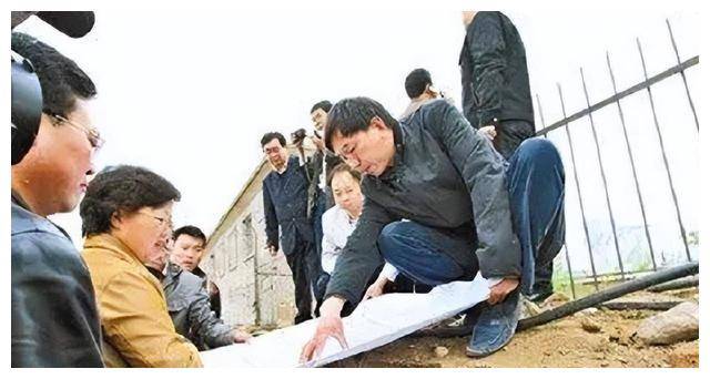 耿彦波拍了拍桌子说:"你这两天赶紧写辞职报告,让能干活的人上来,大同
