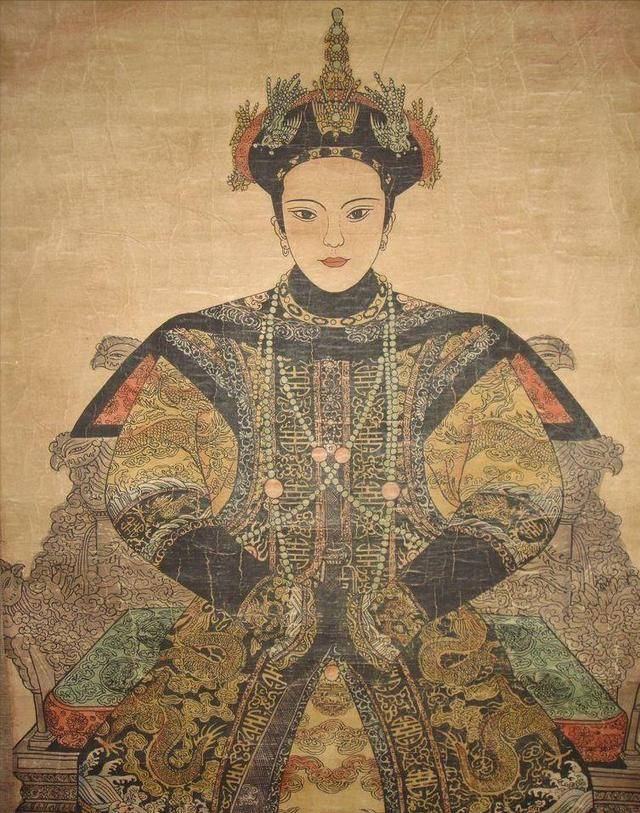 隆裕太后据统计,当时的皇宫每年都要拨出十几万两白银用于电灯设施