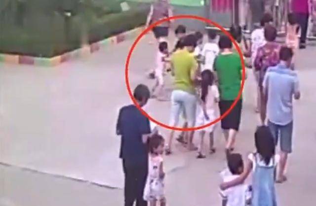 回顾嫉妒邻居孙子太可爱,女子竟掐死4岁男孩,法院判决结果如何