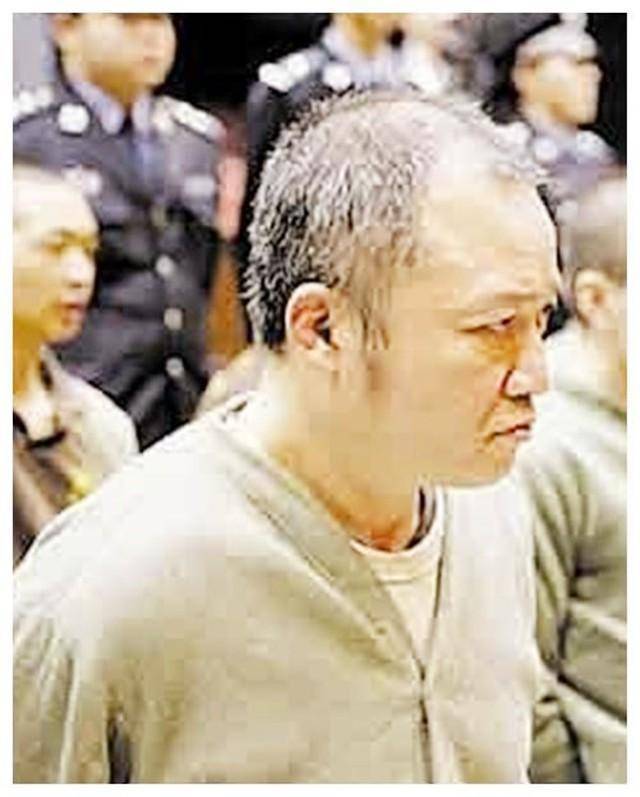 纪实毒枭伍志坚被抓时尿裤子,请22个律师做辩护,最终下场如何?