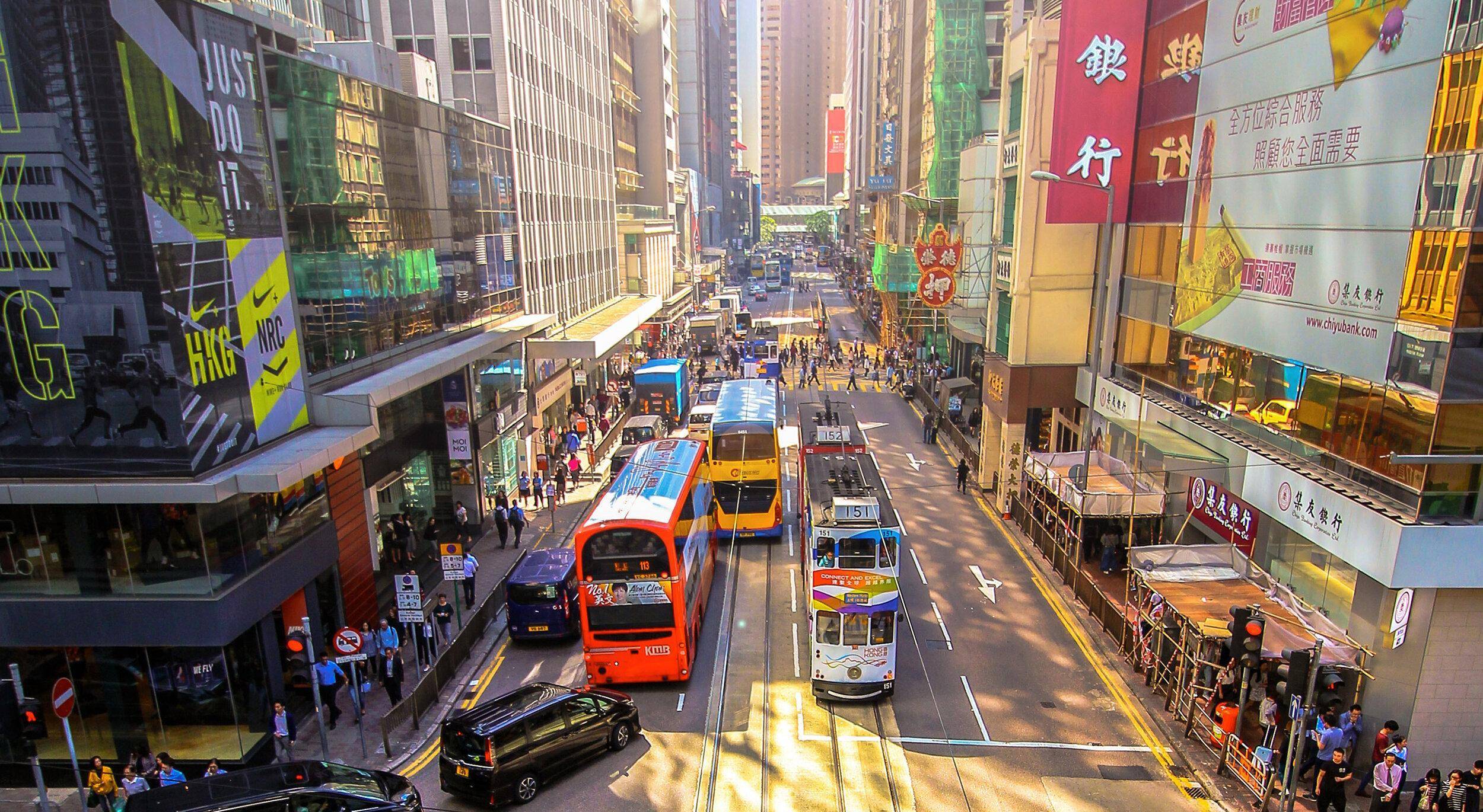 出生名门却叛国,阻扰香港回归,做英国间谍,被判15年合理吗?