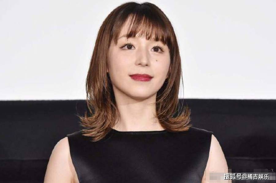 此外,平野绫的离婚事件也引发了公众对于声优职业生态的反思