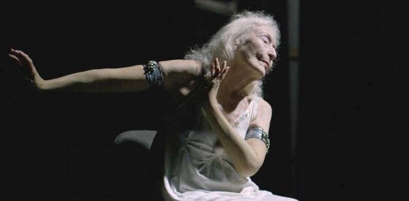 107岁舞蹈家克莱默:无子无女没结过婚,90岁仍在恋爱,自由一生