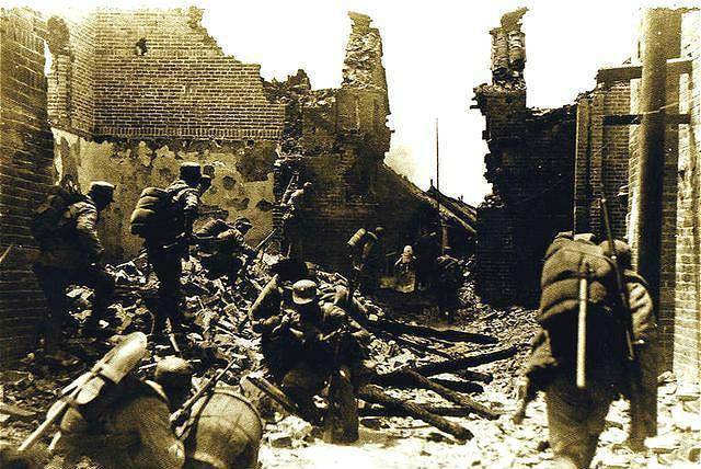 众所周知,台儿庄战役是中国抗日时期最重要的一场战役,而滕县保卫战则