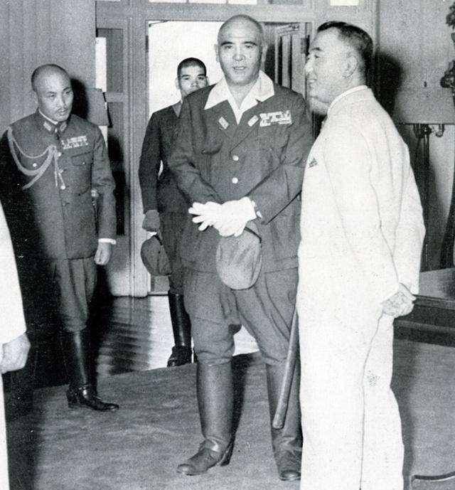 日军头号美男,身高1米8,曾一战击败麦克阿瑟,1946年被枪决_本间雅晴