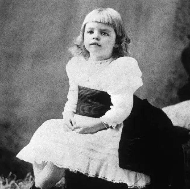 罗斯福总统夫人:其貌不扬嫁总统屡遭背叛,却活成世界第一夫人_埃莉诺