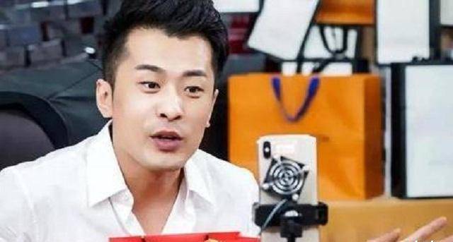 抖音郭聪明直播视频_小女生抖音直播妈妈洗澡视频_抖音主播聪明