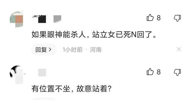 公交车上惊现两女子斗美,网友们的评论亮了,穿衣自由是否应规范