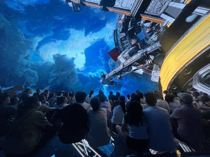 裸眼 3D 沉浸式悬空玻璃剧场：开启视觉盛宴新潮流_搜狐网