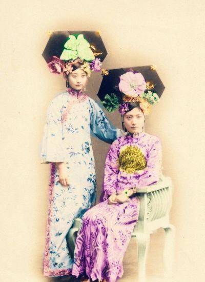 其母为乾隆皇帝五世直系孙女,毓朗贝勒二格格爱新觉罗·恒慧