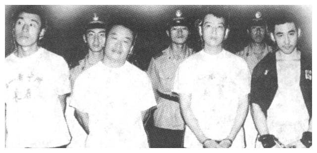 长春黑老大被枪杀,葬礼上百辆豪车撒钱送行,凶手身份让人胆寒!