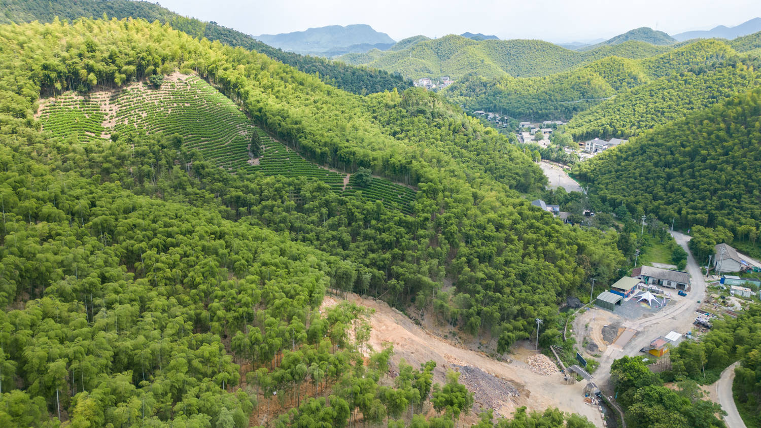 安吉七彩山地景区图片