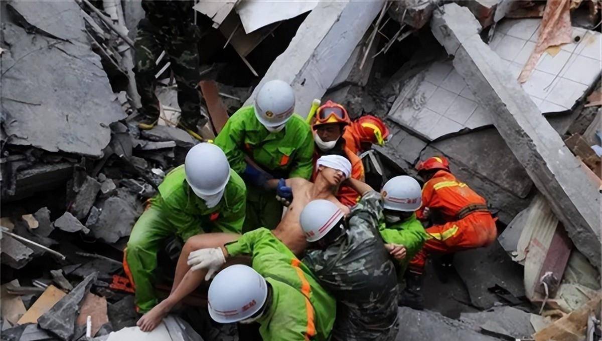 汶川大地震获奖图片图片