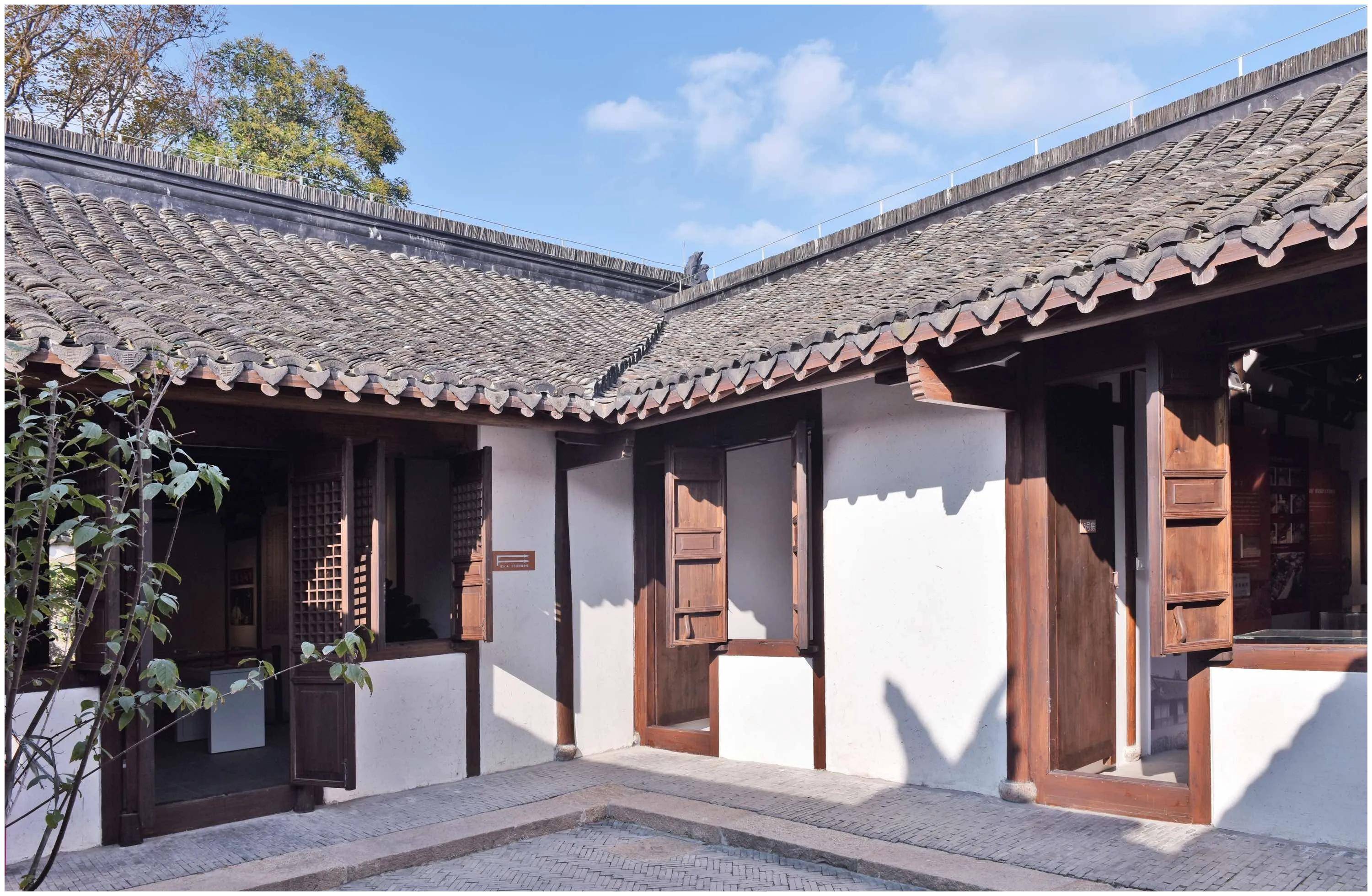 一般是以厅堂为中轴线,人们在盖房子的时候,一定要注重东西结合的搭配