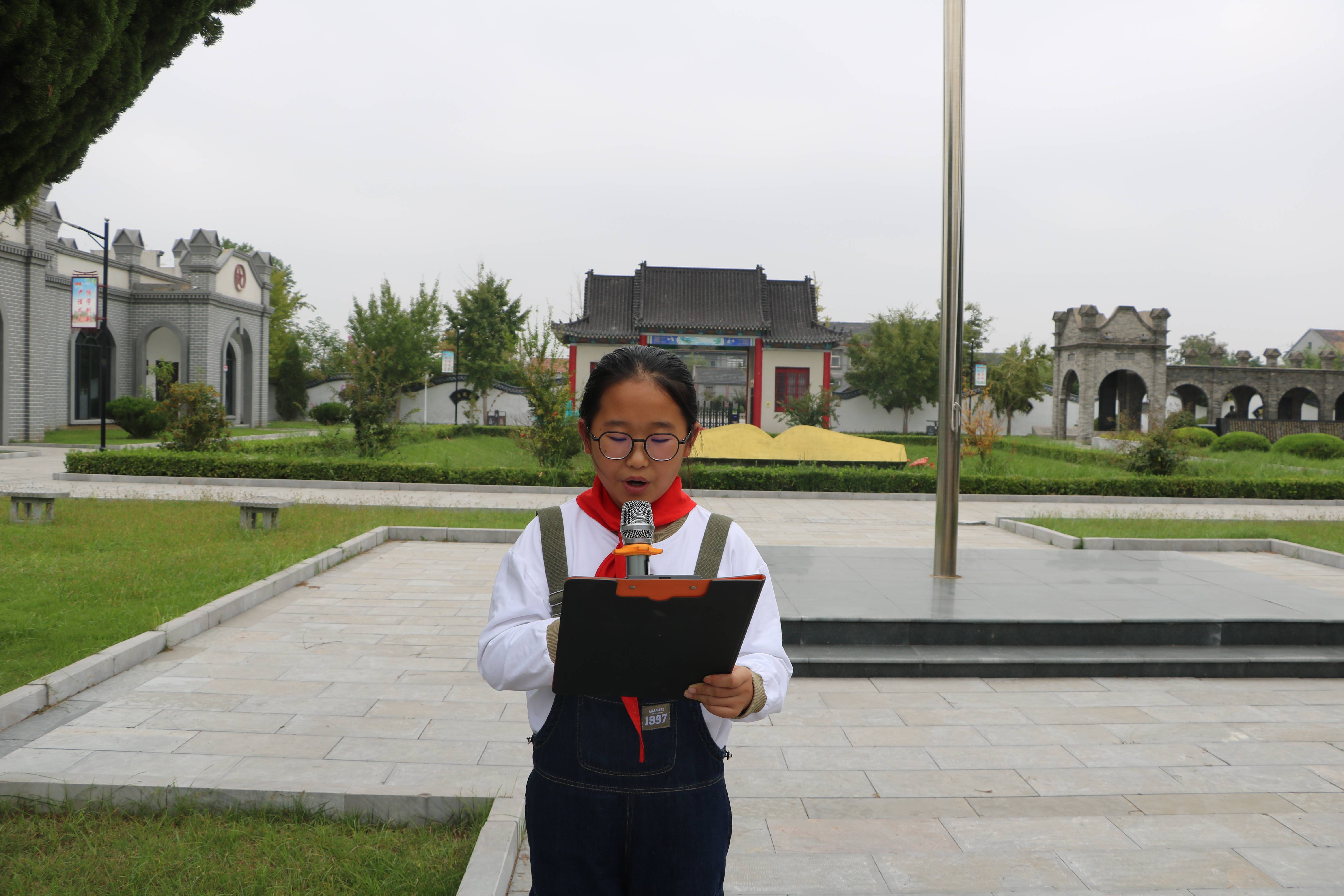 沛县张寨镇青墩寺小学国庆节升旗仪式:贺祖国华诞,展少年雄心