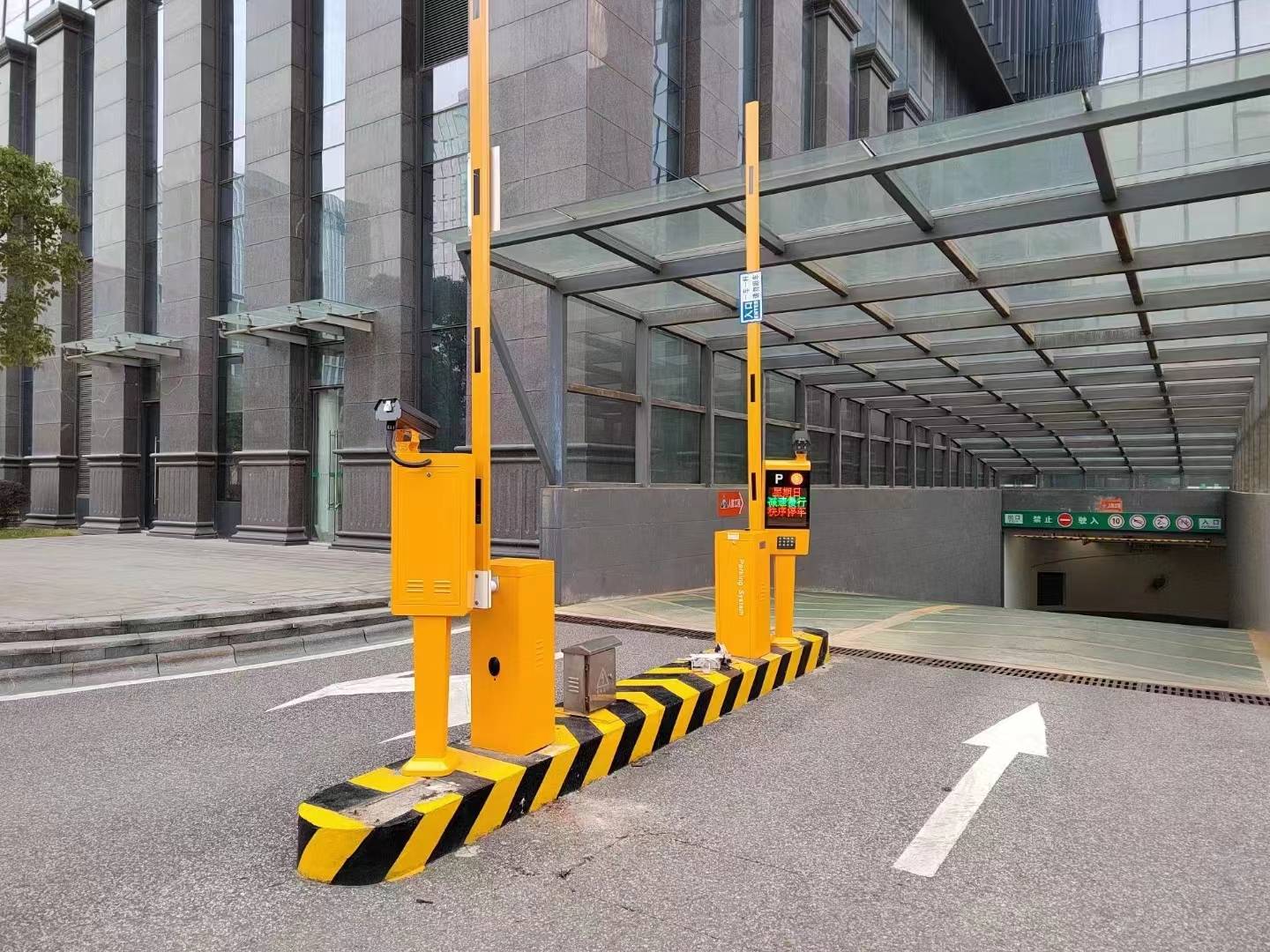 1,车牌识别技能;2,高速电子道闸操控体系;3,智能办理软件体系.