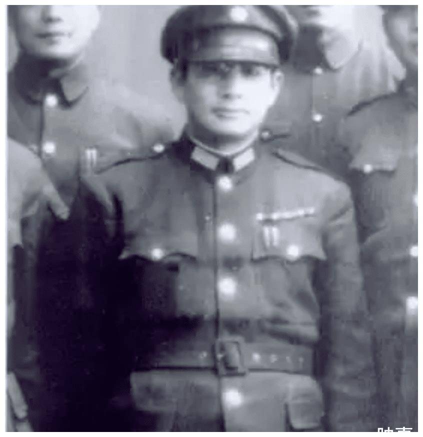 他付不起学费所致1923年张灵甫考入北京大学历史系,三年后从北大退学