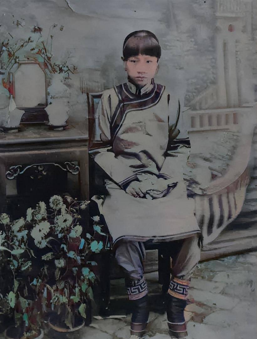 谁说"三寸金莲"只是女子专宠,男子缠足你听说过吗?