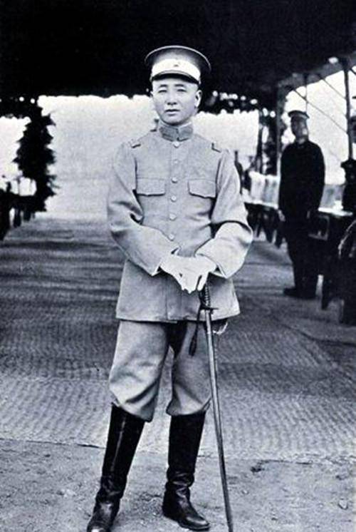 张作霖15岁落难,差点被冻饿而死,幸亏遇到三个人,捡回一条命