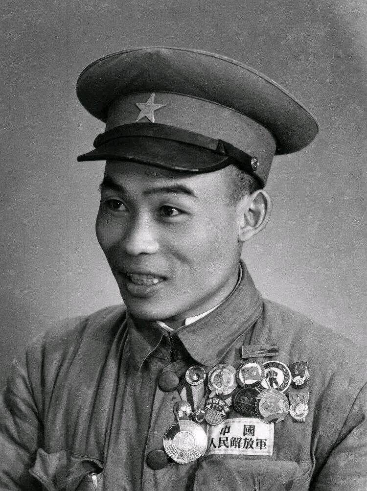 张英才:3次授特等战斗英雄,9次特等功,二子一女先后参军入伍