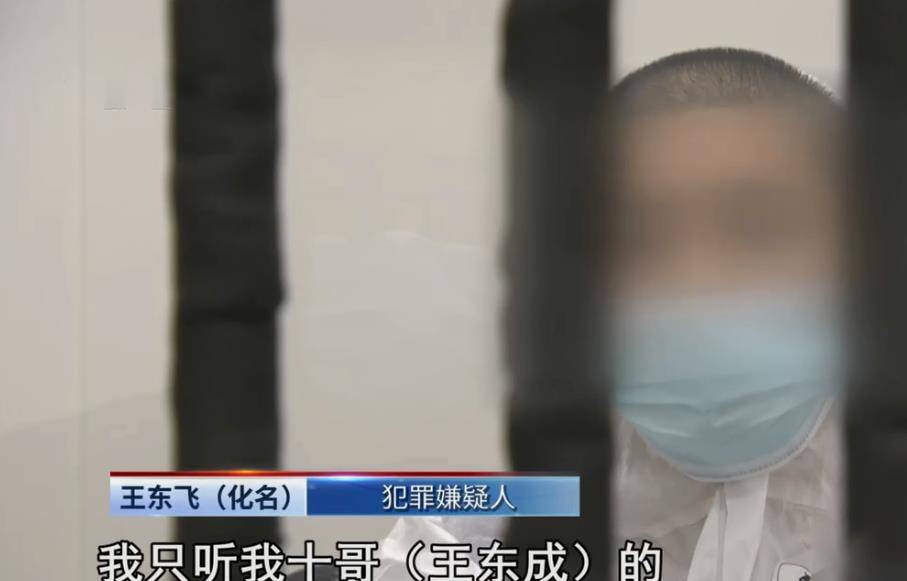 2021年,一对四川兄弟盗墓挖的竟是自家祖坟,被抓后哥哥被判11年
