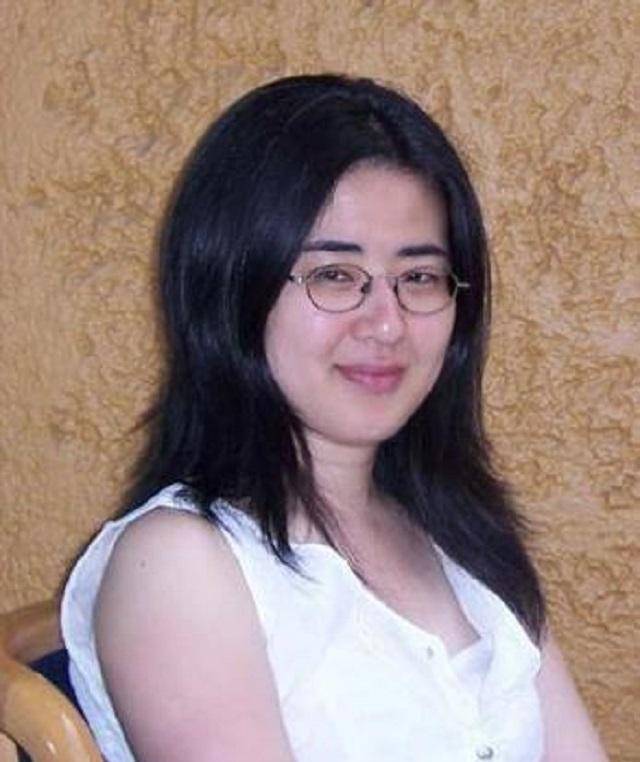 海子恋人波婉图片