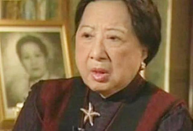 孔令仪是在星光中走路的人,陈纪恩心底里其实早就滋生了自卑的心理.