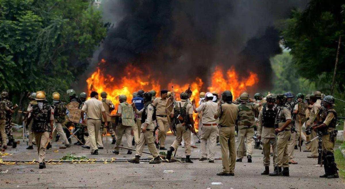 据印度官方资料显示,此次事件之中共有464人死亡,其中92人是陆军,其他