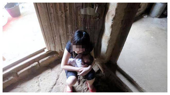 14岁女孩在医院生下二胎,成为两个孩子的妈妈_李春生_长河_王小英
