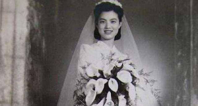 有严重洁癖的民国千金,每天要换洗床单,晚年生活依靠卖油条维生_芷芳