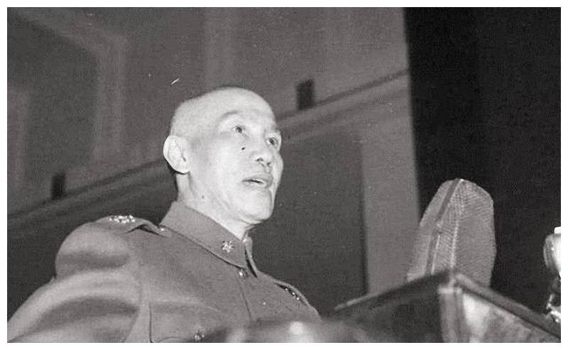 1946年3月17日,蒋介石接到一个电话:戴笠座机会因缺油而坠毁