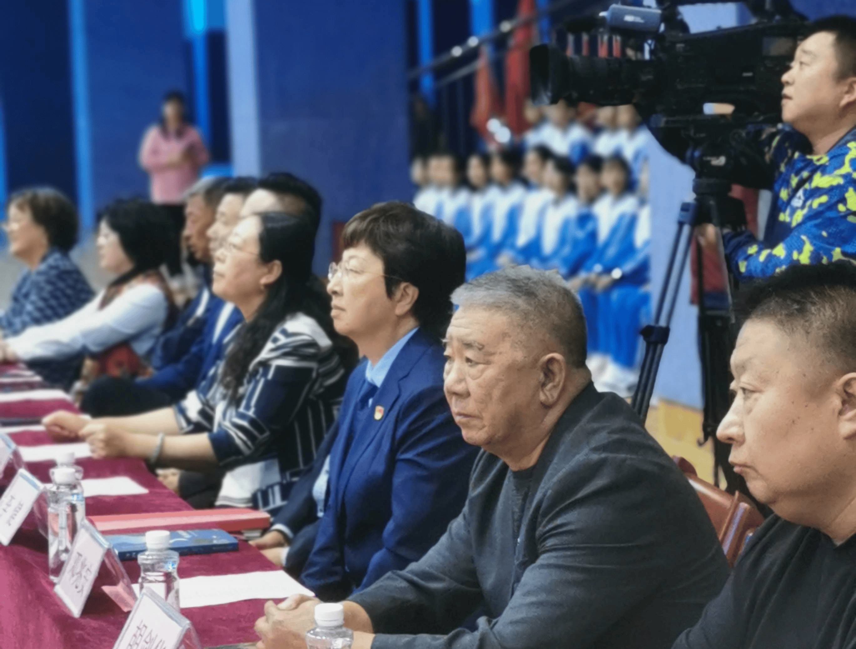 莱山作家协会朗诵艺术团走进烟台二中