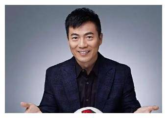 2006年,黄健翔在妻子孙颖手术后不久,就提出了离婚