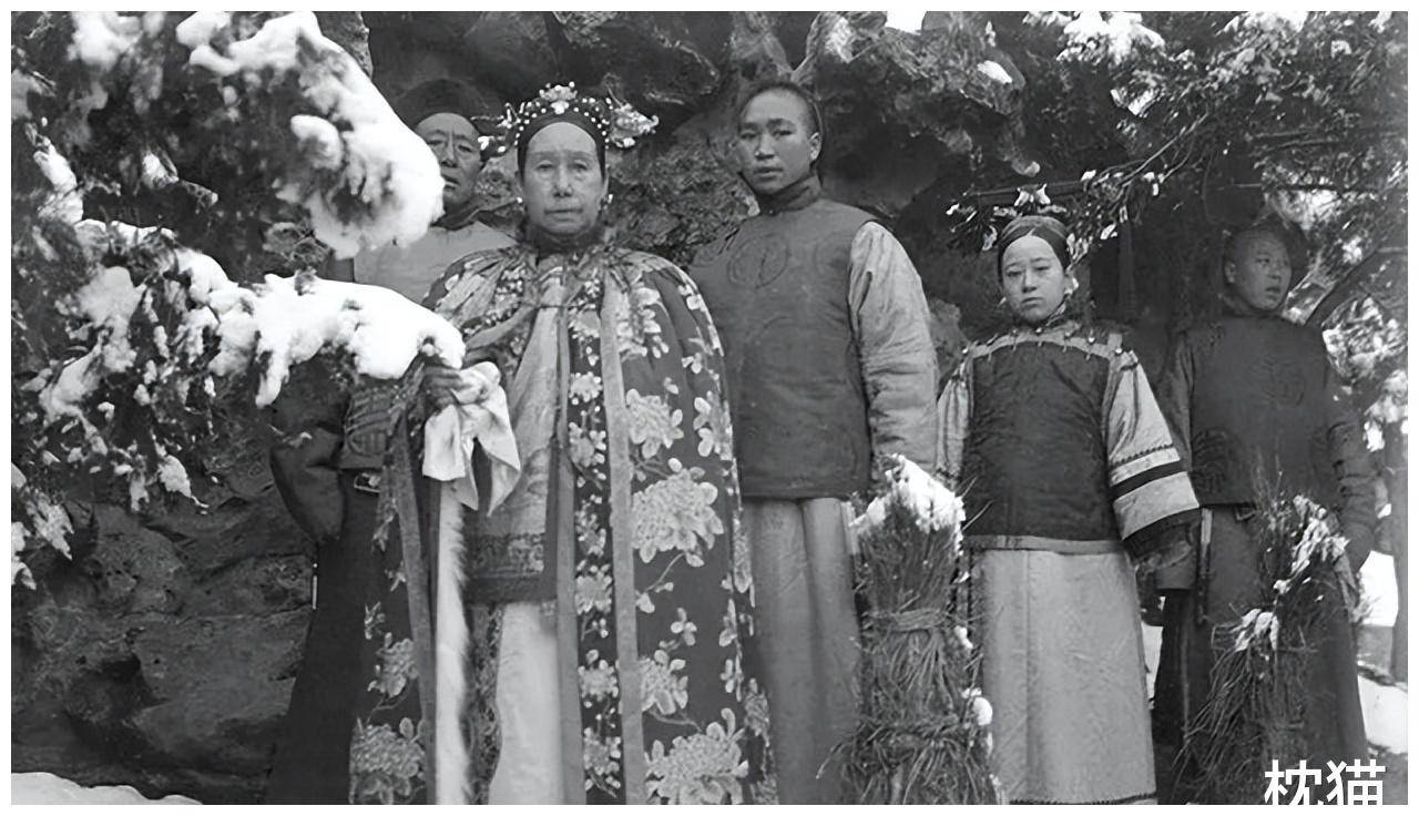 清朝最后一位摄政王,28岁就退休在家,晚年以90万斤小米卖掉王府