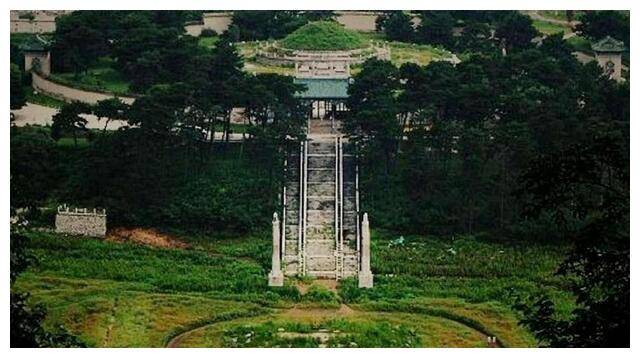 张作霖张学良父子墓地,一个风光无限,一个寂寥怅然