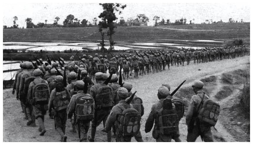 孟良崮战役部队无桥渡河,32名妇女用身体架桥,落下终身残疾