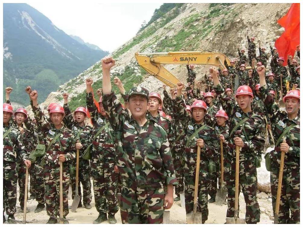 2008年汶川地震,两孤女被富商"爸爸"收养,10年后:人生蜕变