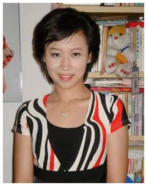 主持人魏笑:新婚第二天车祸离世,丈夫抱着遗体不愿放手