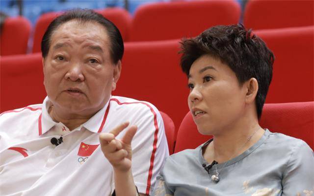 中国奥运首金获得者许海峰现状:63岁视力差,住单位房,老态尽显