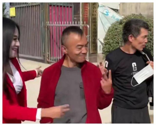 荥阳面条哥联手郑州尬舞,是志同道合还是臭味相投?