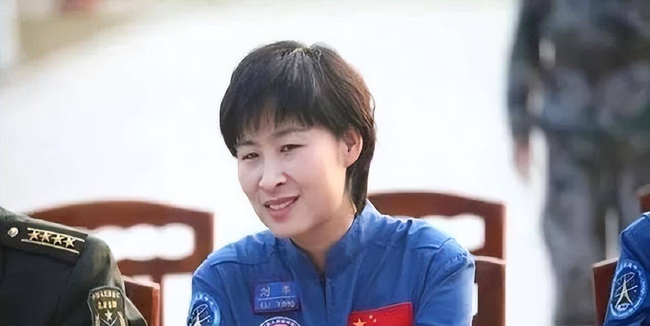 中国首位女宇航员:刘洋返回地球后为爱隐退,如今家庭事业双丰收_飞行员_陶成道_航天