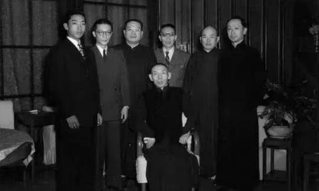 杜月笙:临终前烧毁欠条,引得家人不满意,却保全了子孙后代
