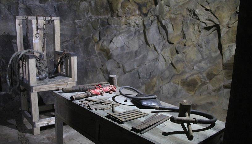 渣滓洞"催命判官"张界:潜逃8年化身烟贩,却被妻子的情夫揭发