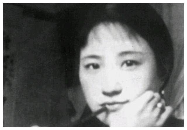 徐志摩死后的陆小曼,50岁貌如老妇,同居30年男友将死她无动于衷