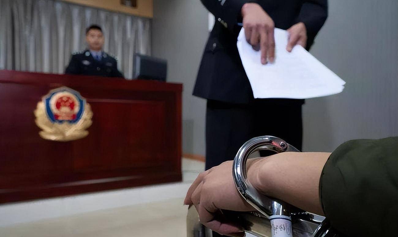 计",拉副县长丈夫贩卖情报17年,最后两人怎么样了_李宏伟_妻子_黄娟