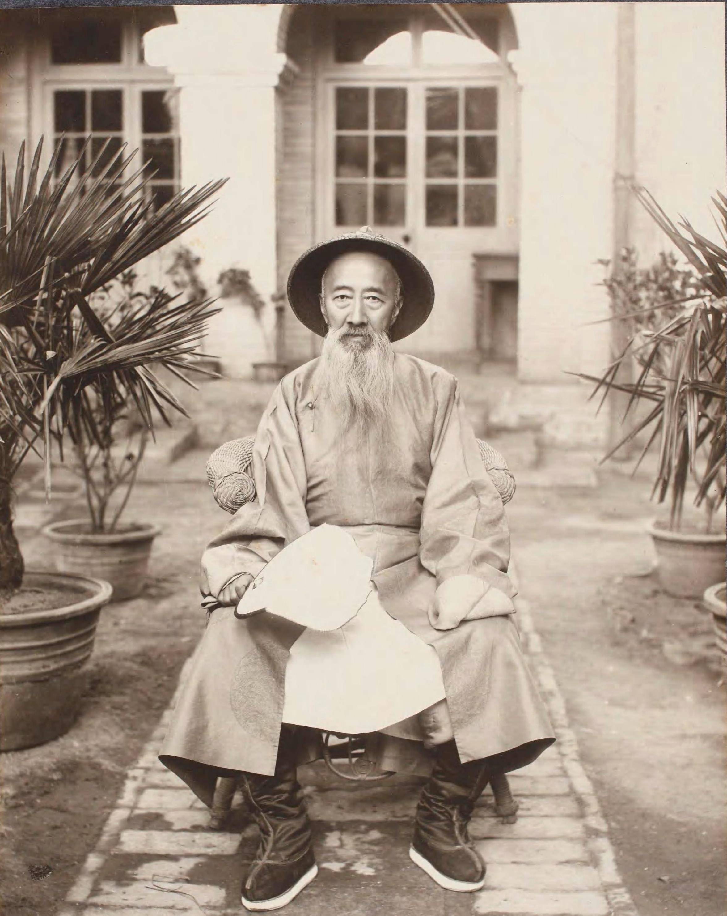 老照片穿越时空,看看100年前清朝时的生活,有美女